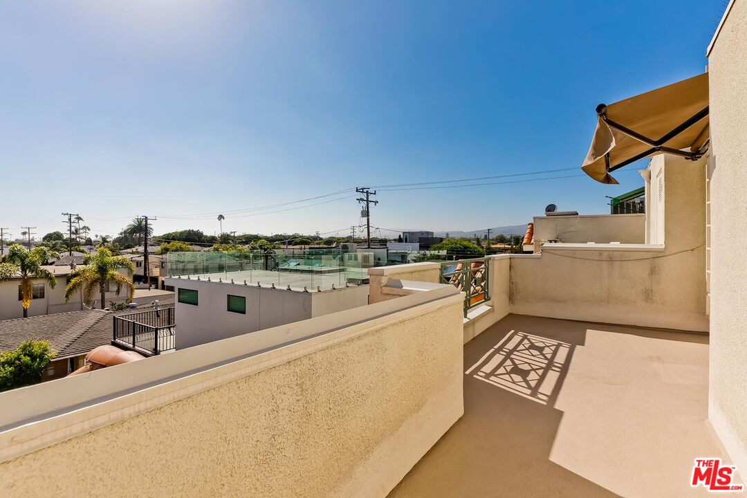 2333 Oak St Unit: 3