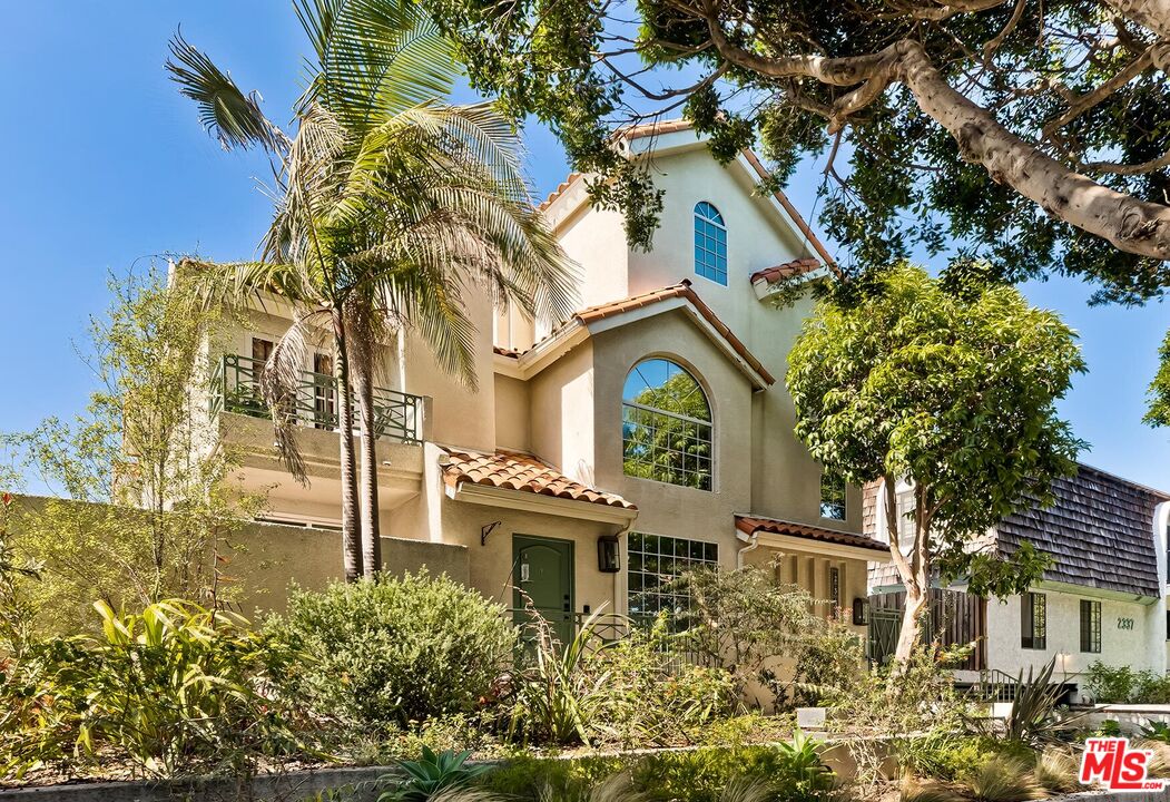 2333 Oak St Unit: 3