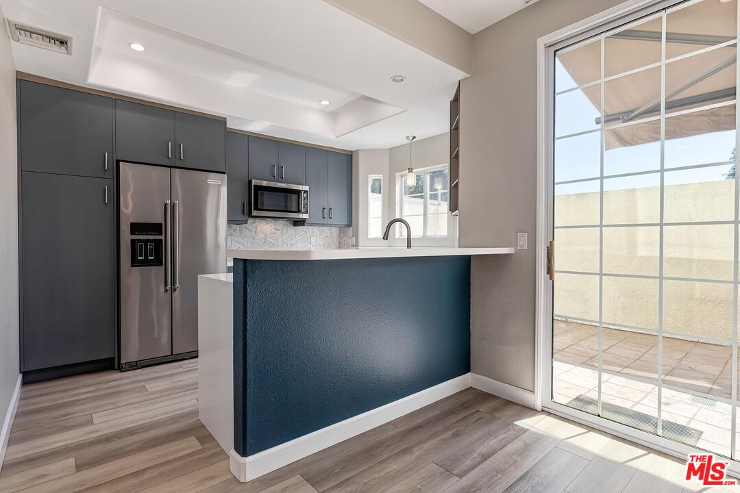 2333 Oak St Unit: 3