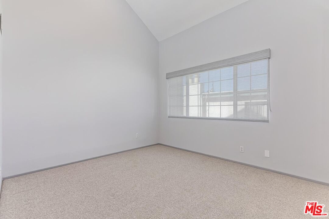 2333 Oak St Unit: 3
