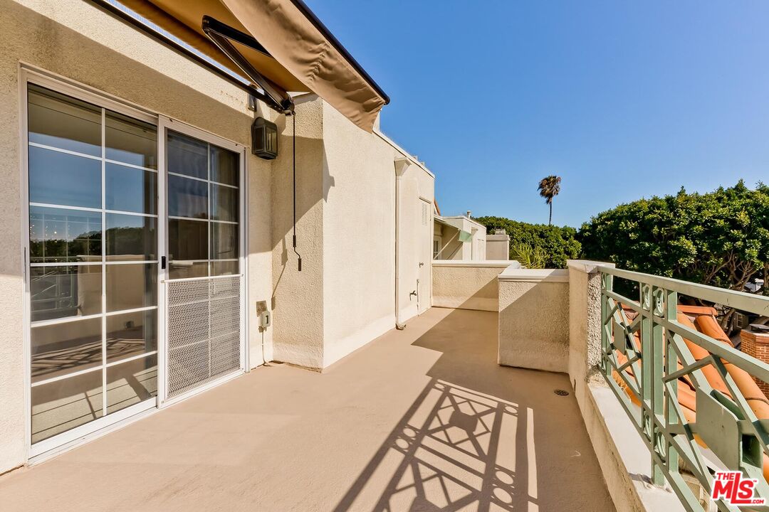 2333 Oak St Unit: 3