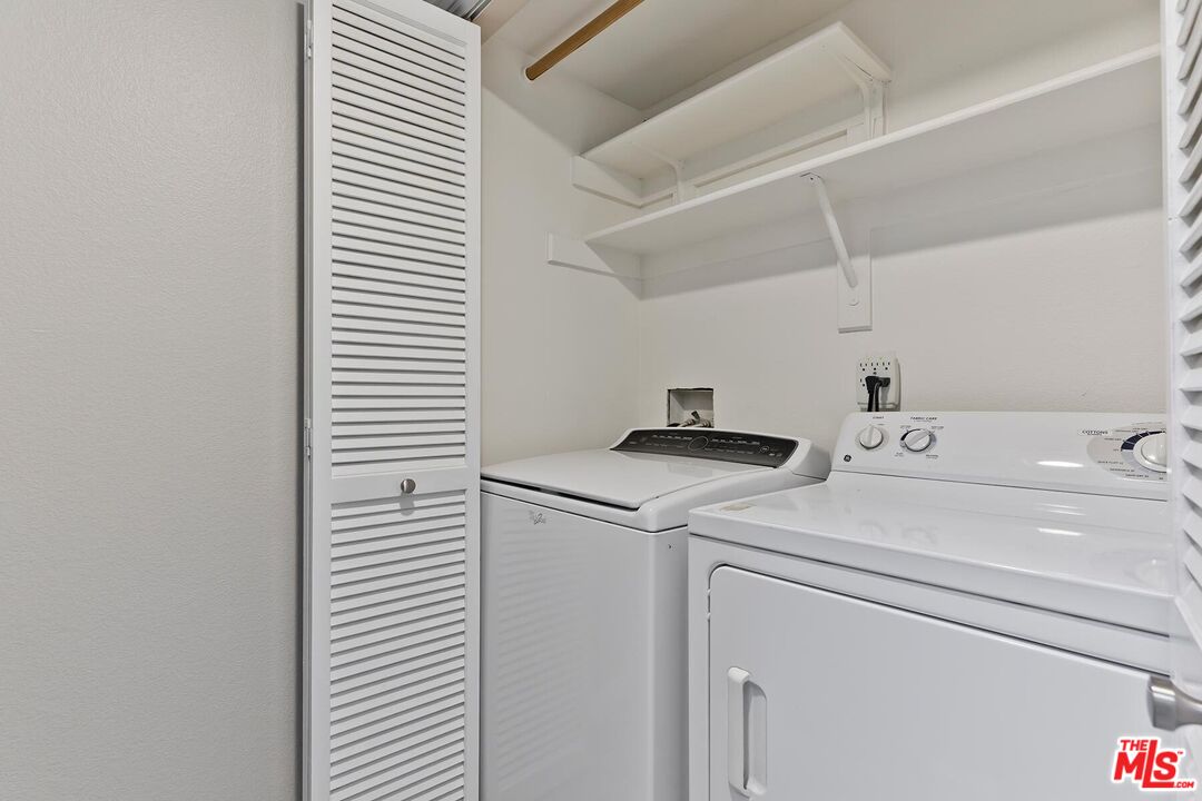 2333 Oak St Unit: 3