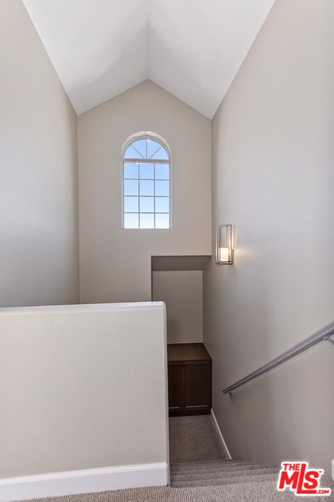 2333 Oak St Unit: 3