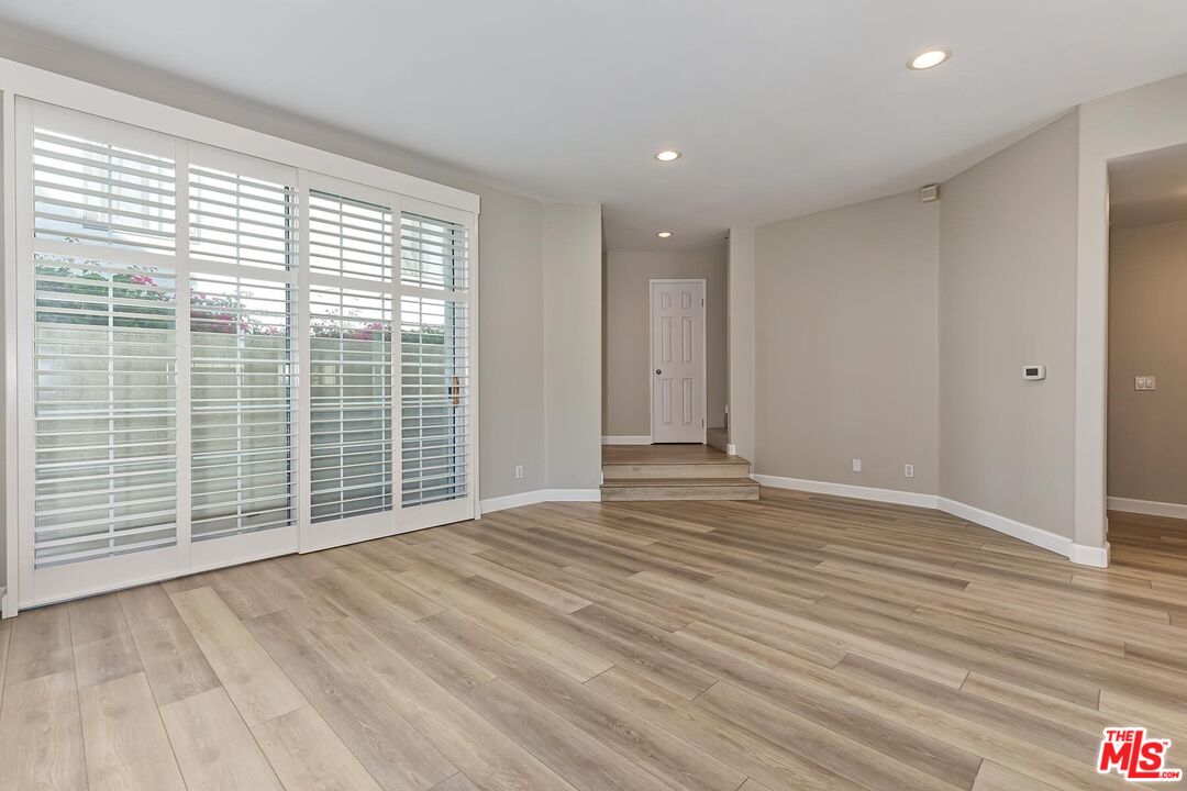 2333 Oak St Unit: 3