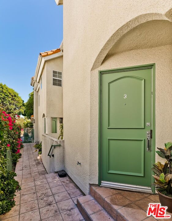 2333 Oak St Unit: 3
