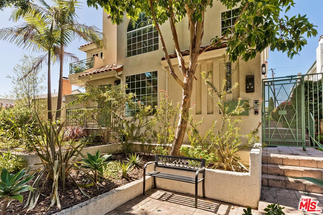 2333 Oak St Unit: 3