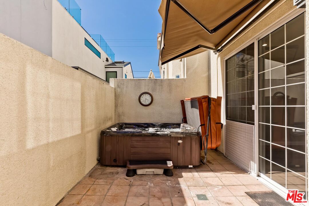 2333 Oak St Unit: 3