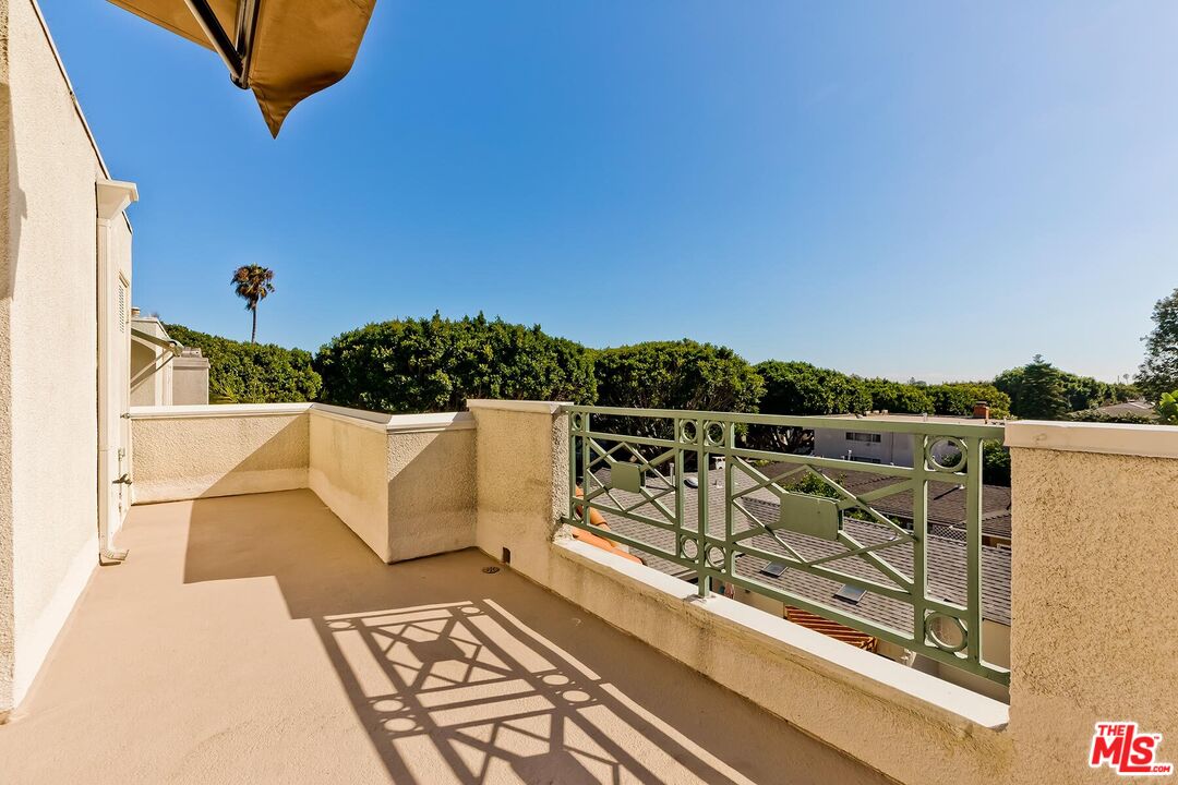 2333 Oak St Unit: 3