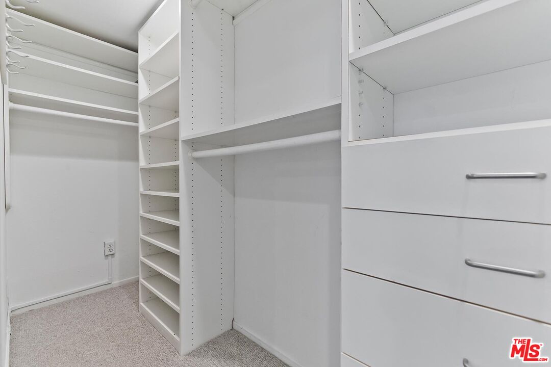 2333 Oak St Unit: 3