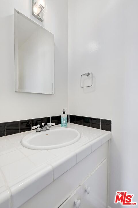 710 Pier Ave Unit: 1