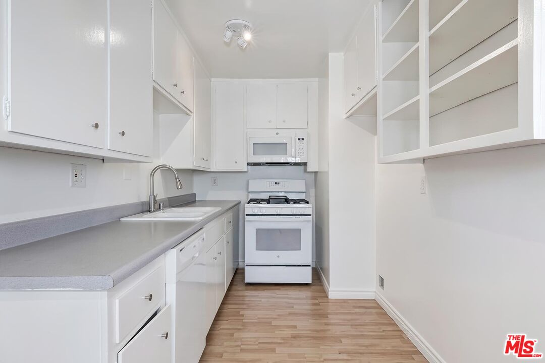 710 Pier Ave Unit: 1