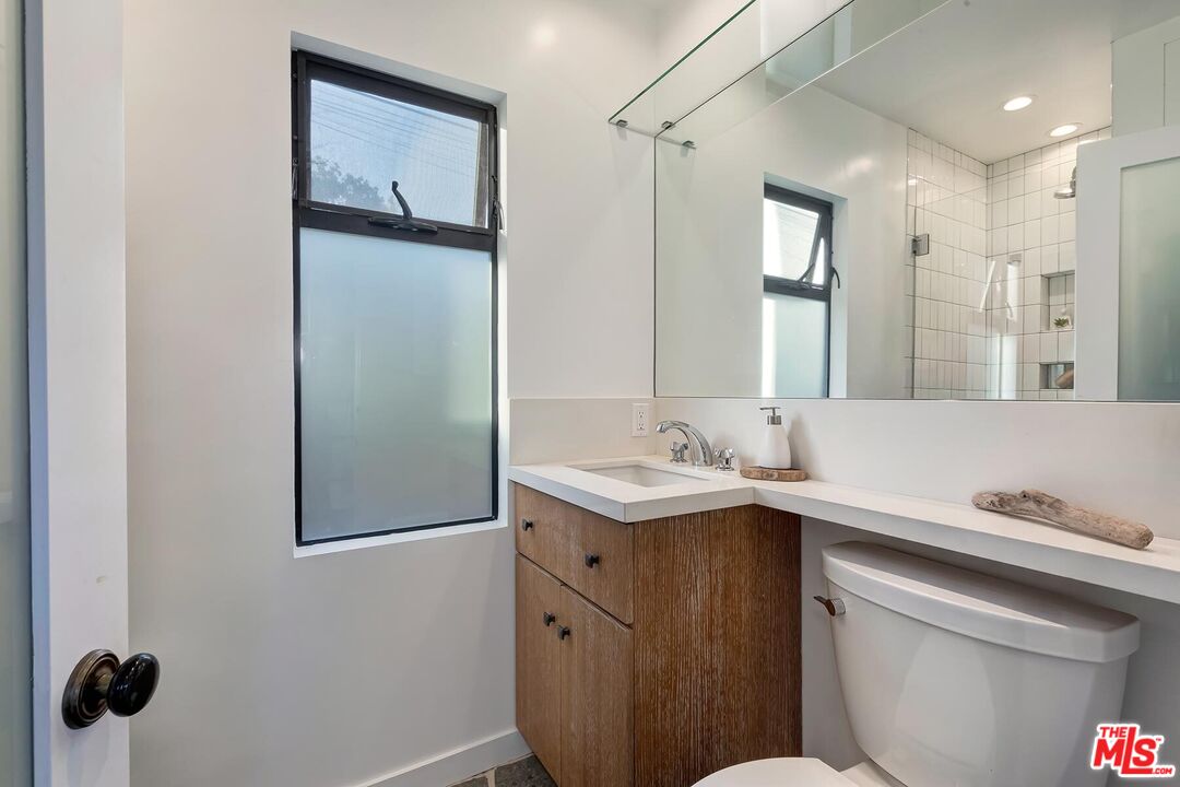 2211 Ashland Ave