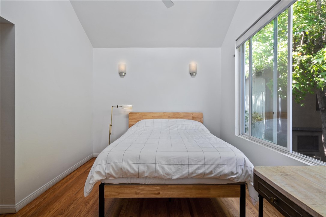 1419 Cloverfield BLVD