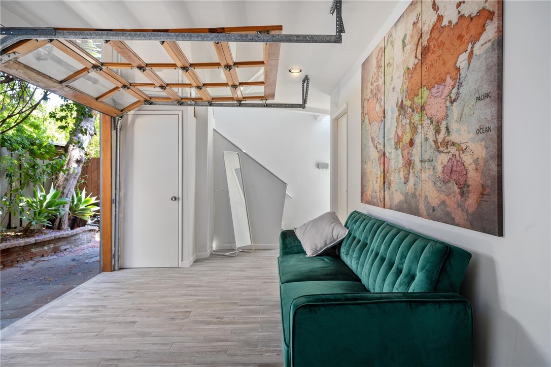 1419 Cloverfield BLVD