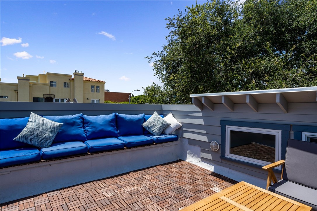 1419 Cloverfield BLVD