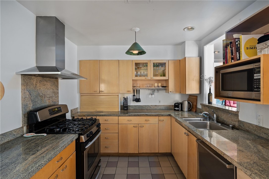 1419 Cloverfield BLVD