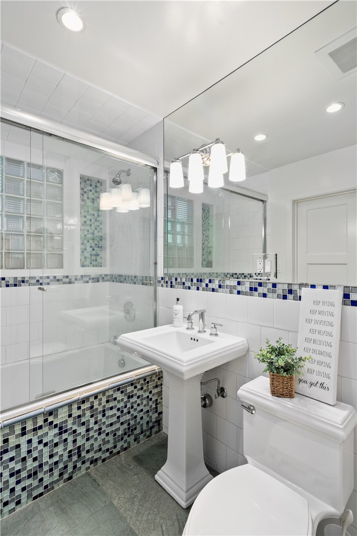 1419 Cloverfield BLVD