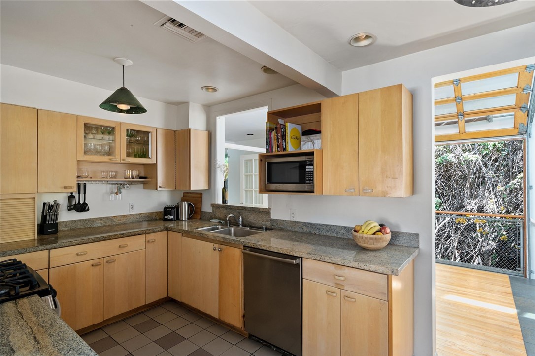 1419 Cloverfield BLVD