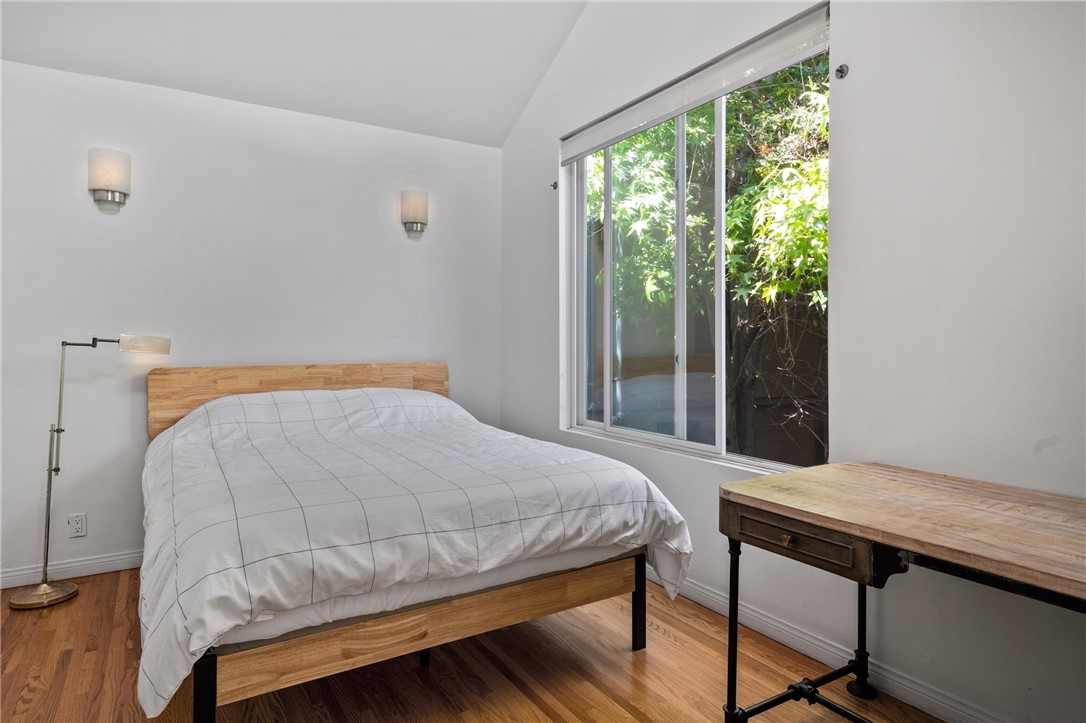 1419 Cloverfield BLVD