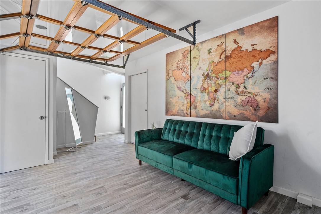 1419 Cloverfield BLVD