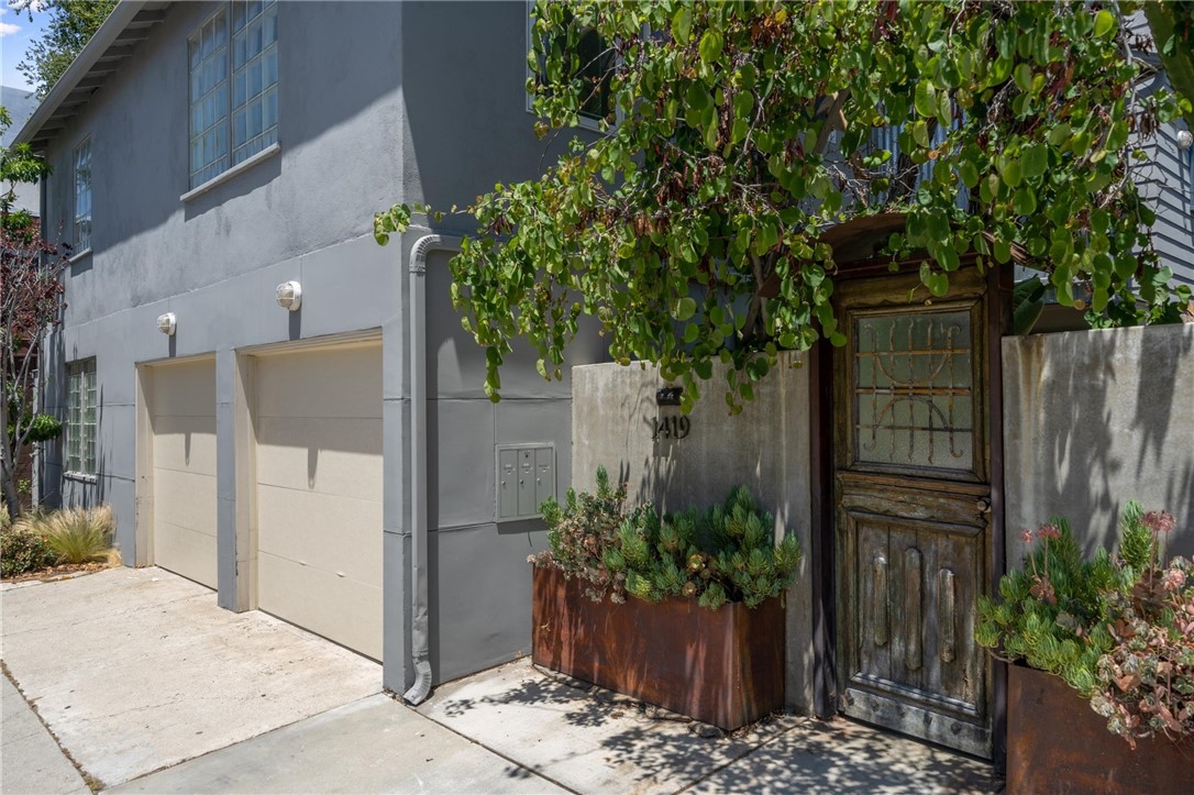 1419 Cloverfield BLVD