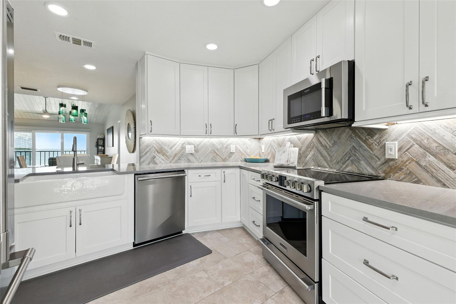 7540 SUNSHINE SKYWAY LN S #221