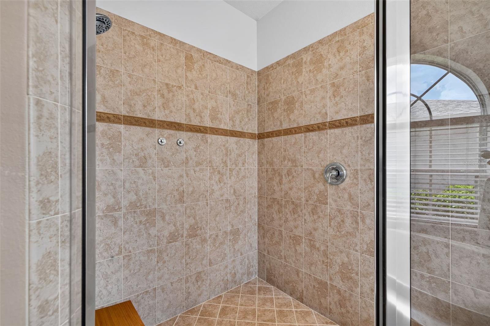 6627 BOBBY JONES CT