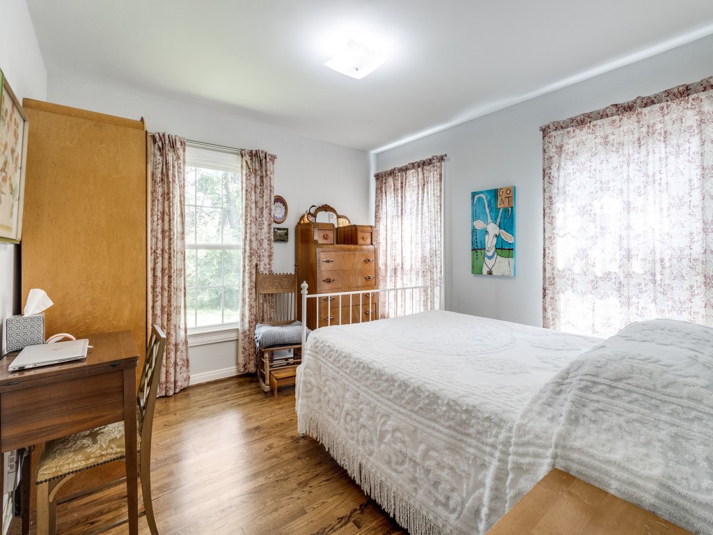 9010 Forest Hills
