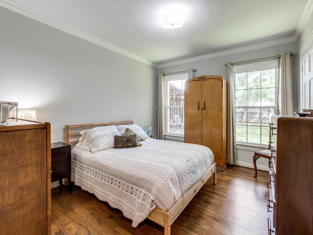 9010 Forest Hills