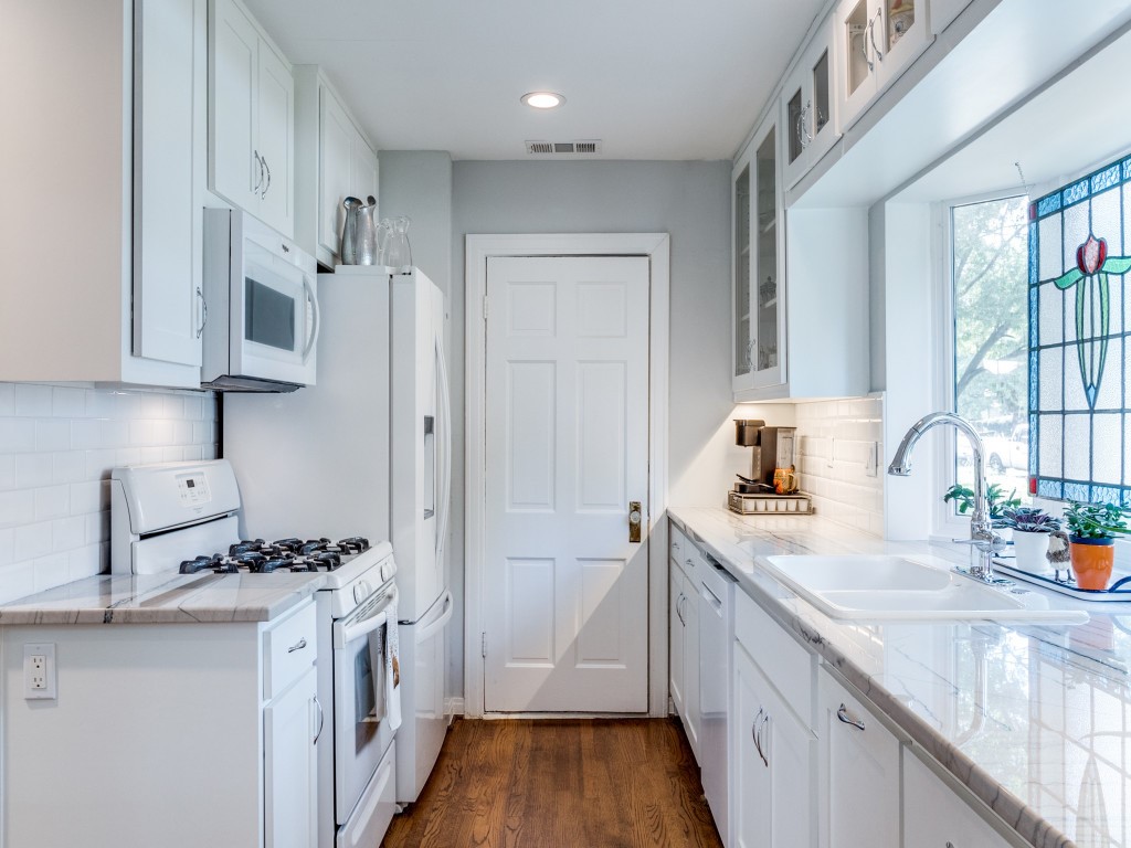 9010 Forest Hills