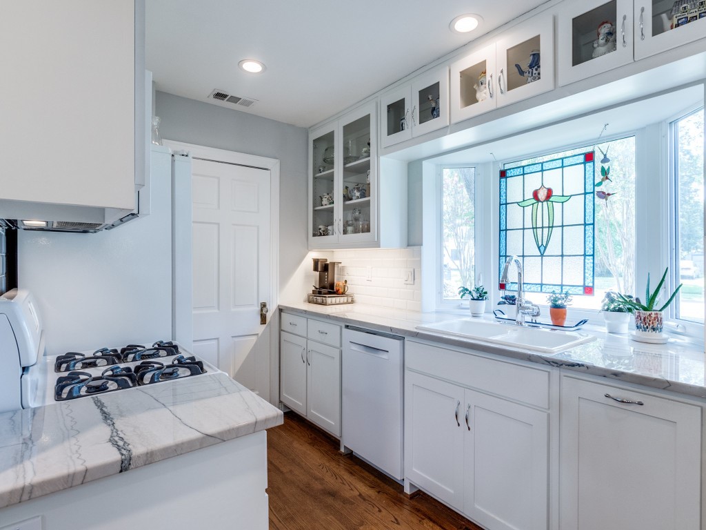9010 Forest Hills