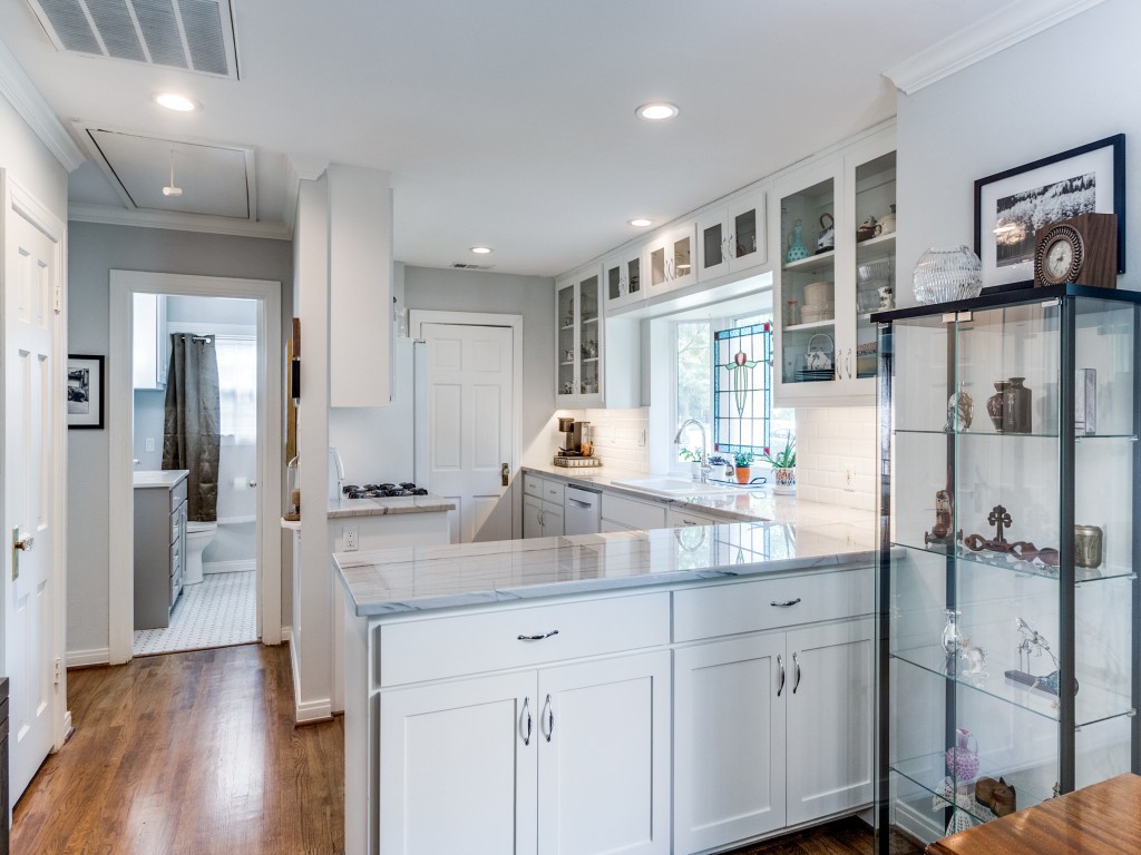 9010 Forest Hills