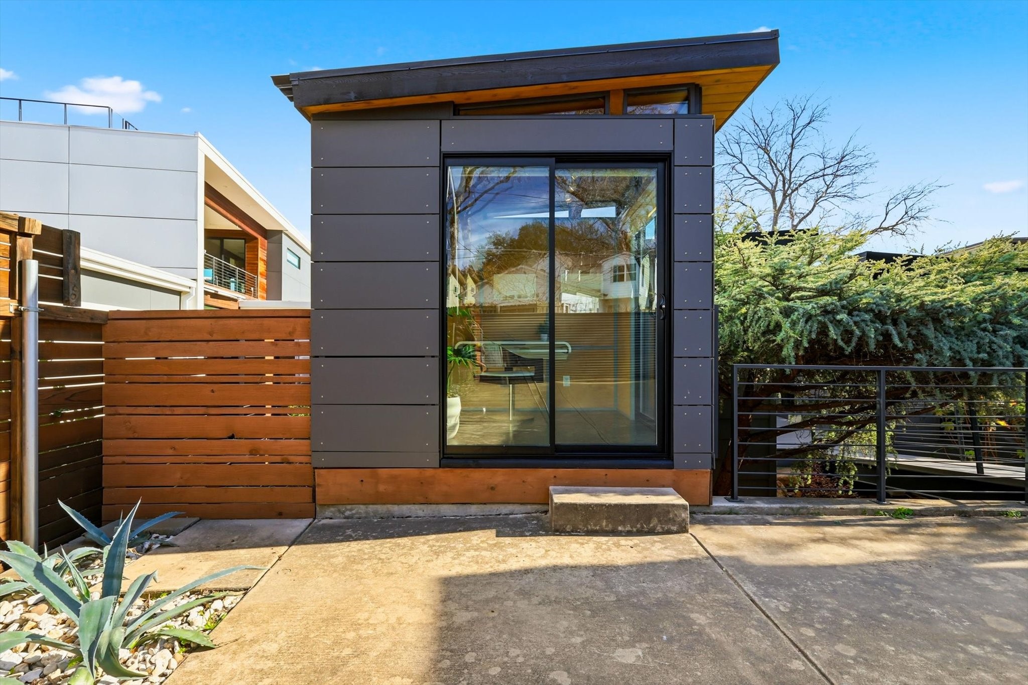 9211 E Lake Highlands Drive