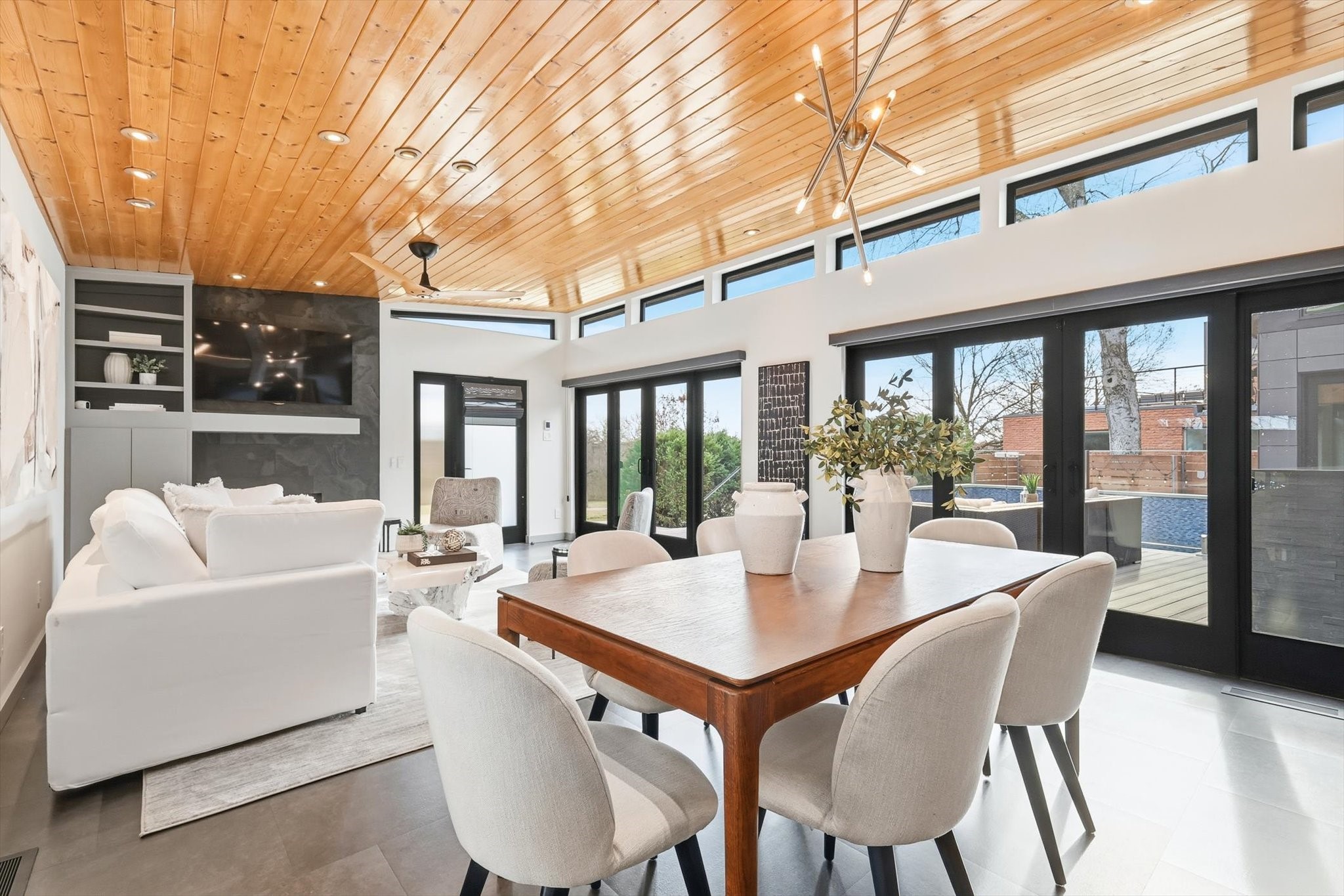 9211 E Lake Highlands Drive