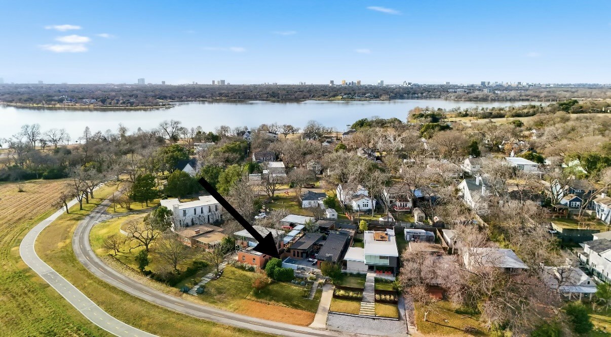 9211 E Lake Highlands Drive