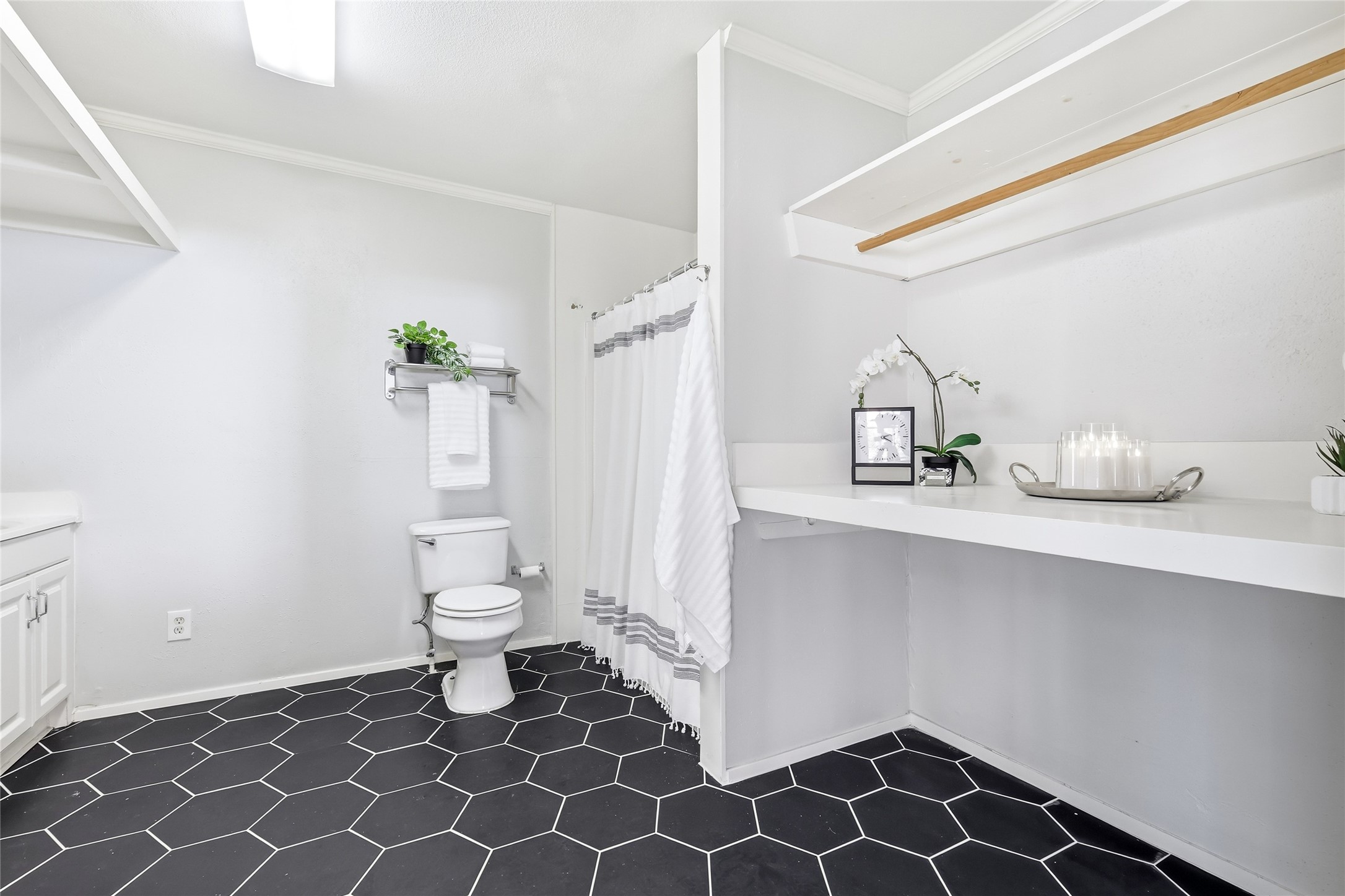 10208 Lake Gardens Drive