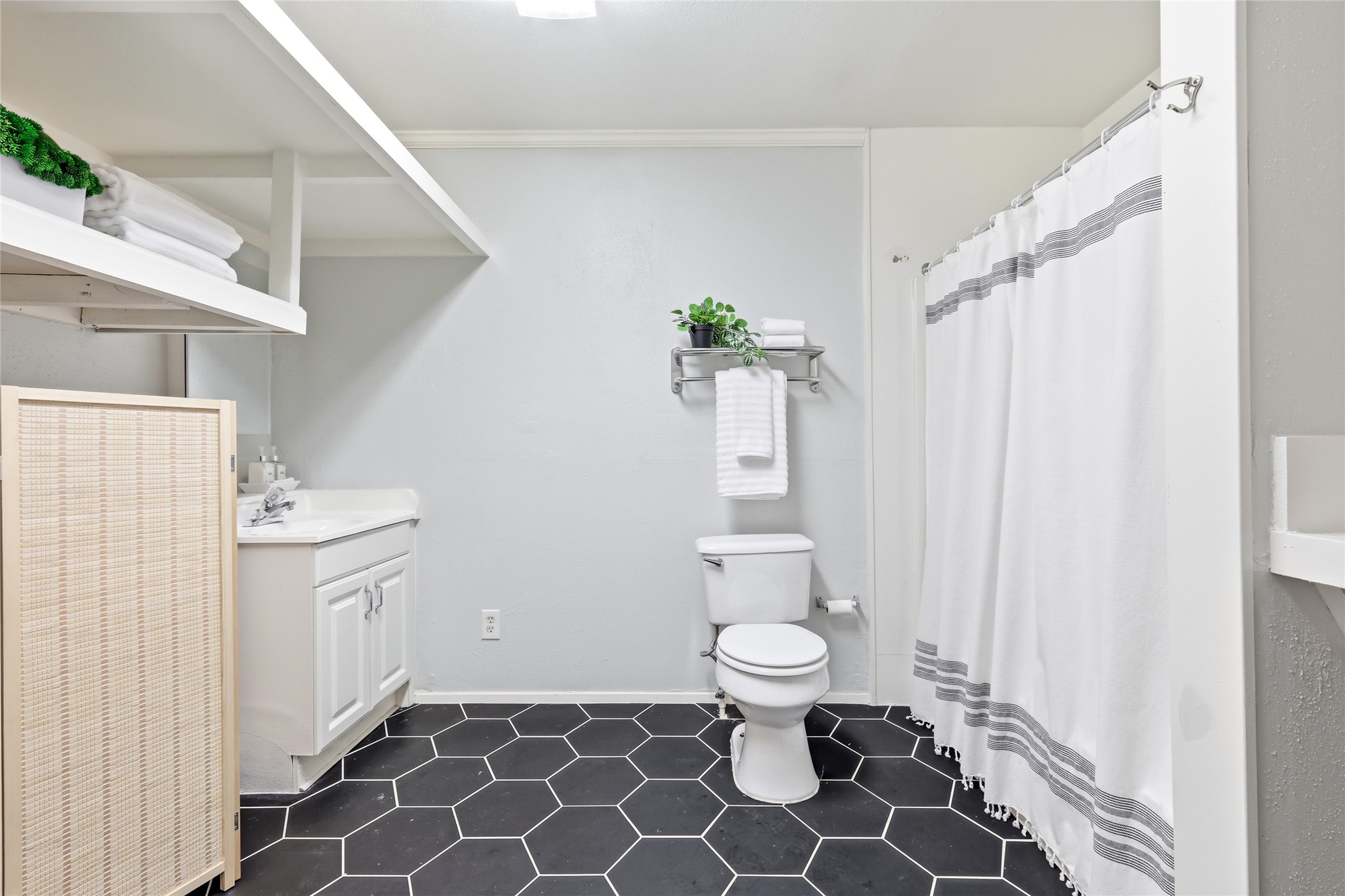 10208 Lake Gardens Drive