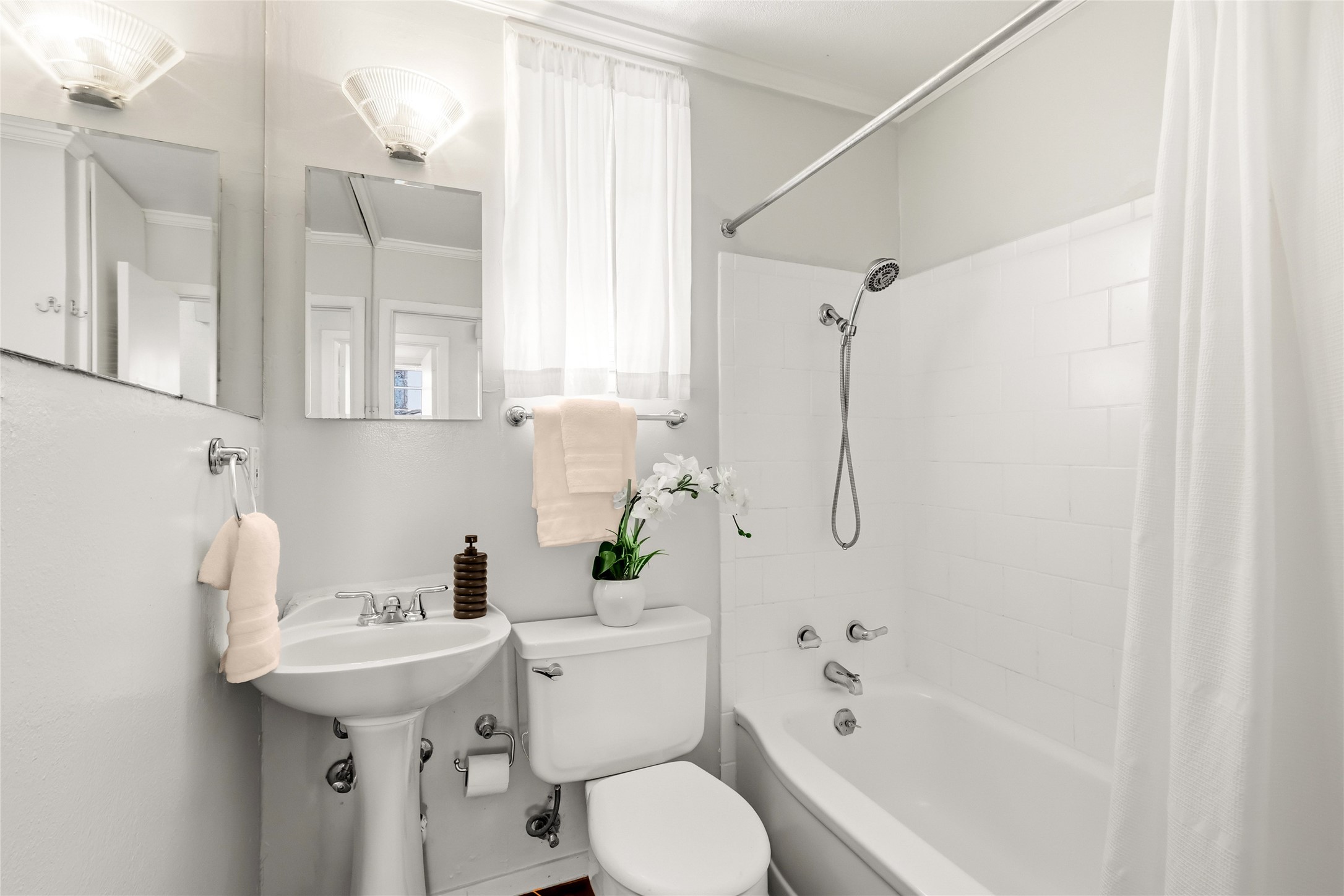 10208 Lake Gardens Drive