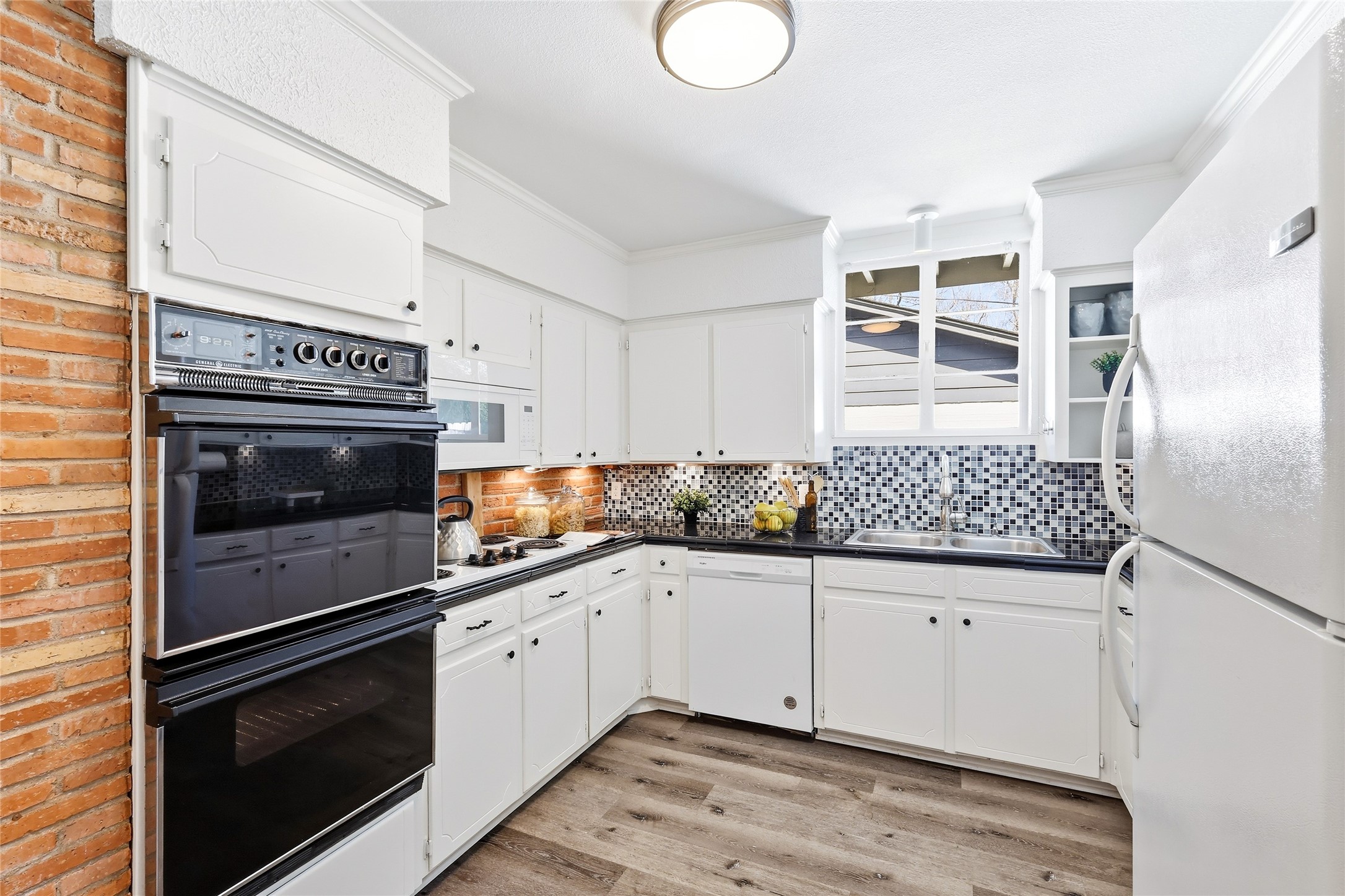 10208 Lake Gardens Drive