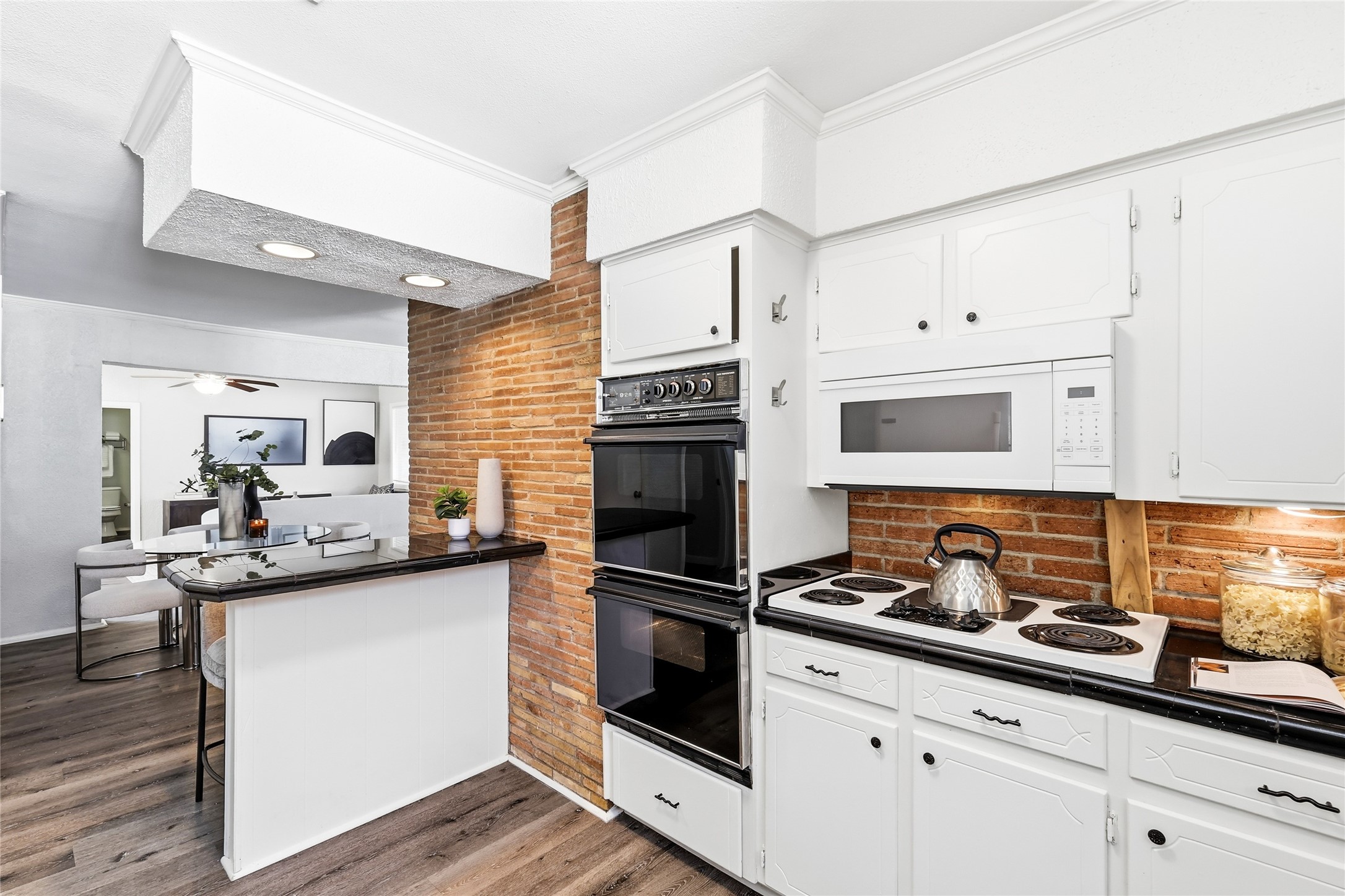 10208 Lake Gardens Drive