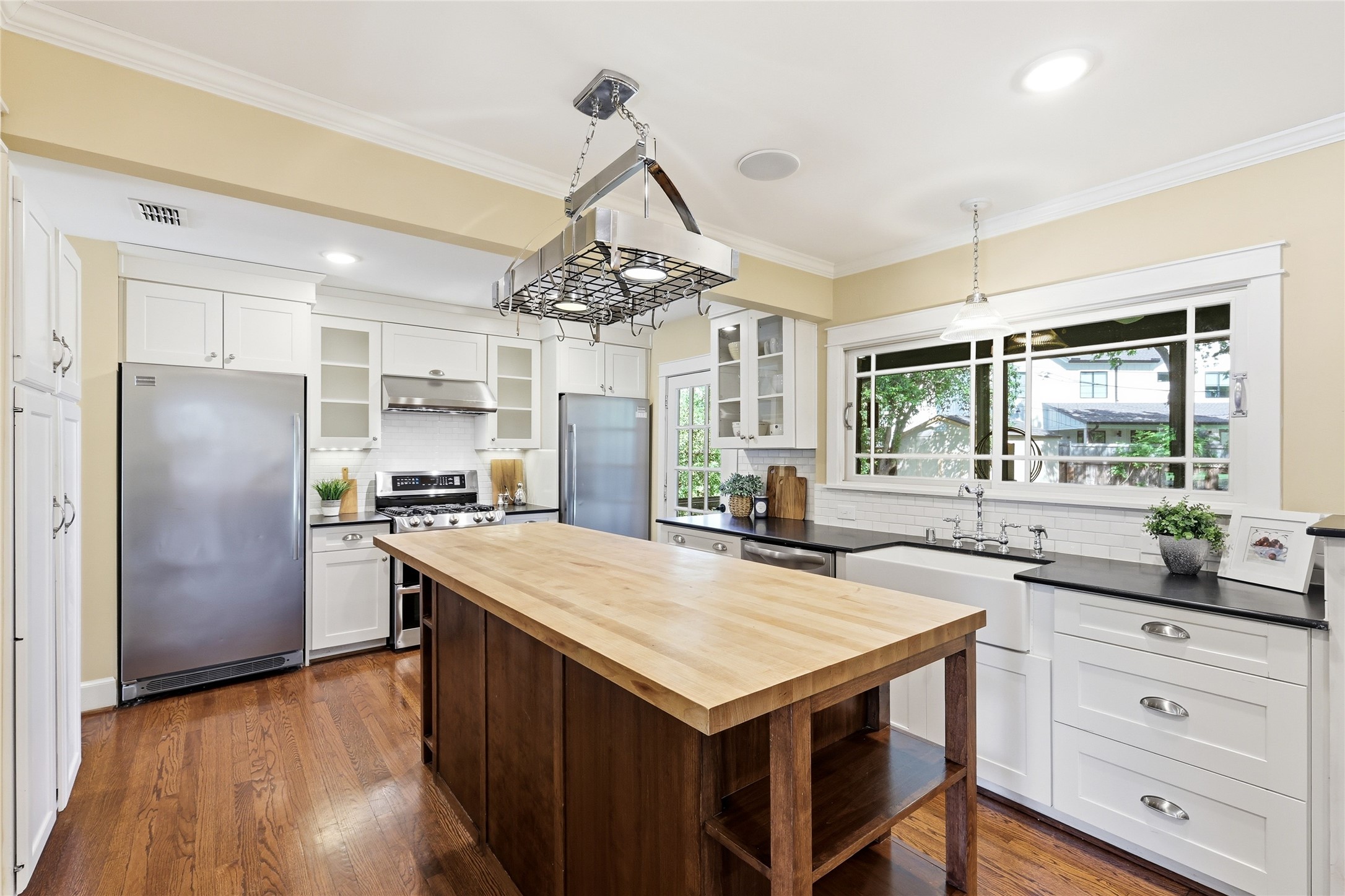 9204 Hermosa Drive