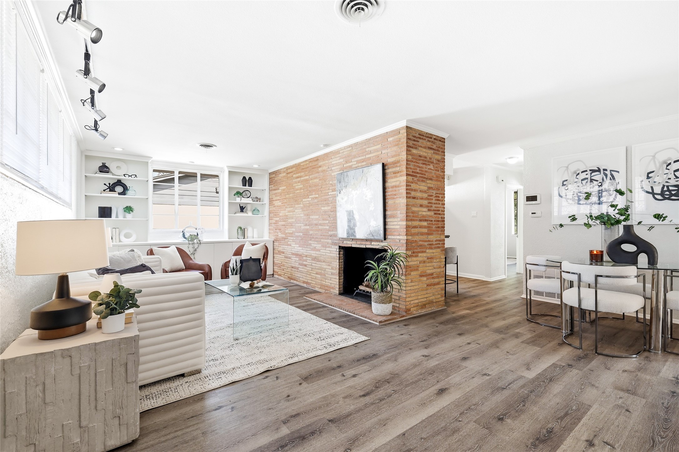 10208 Lake Gardens Drive