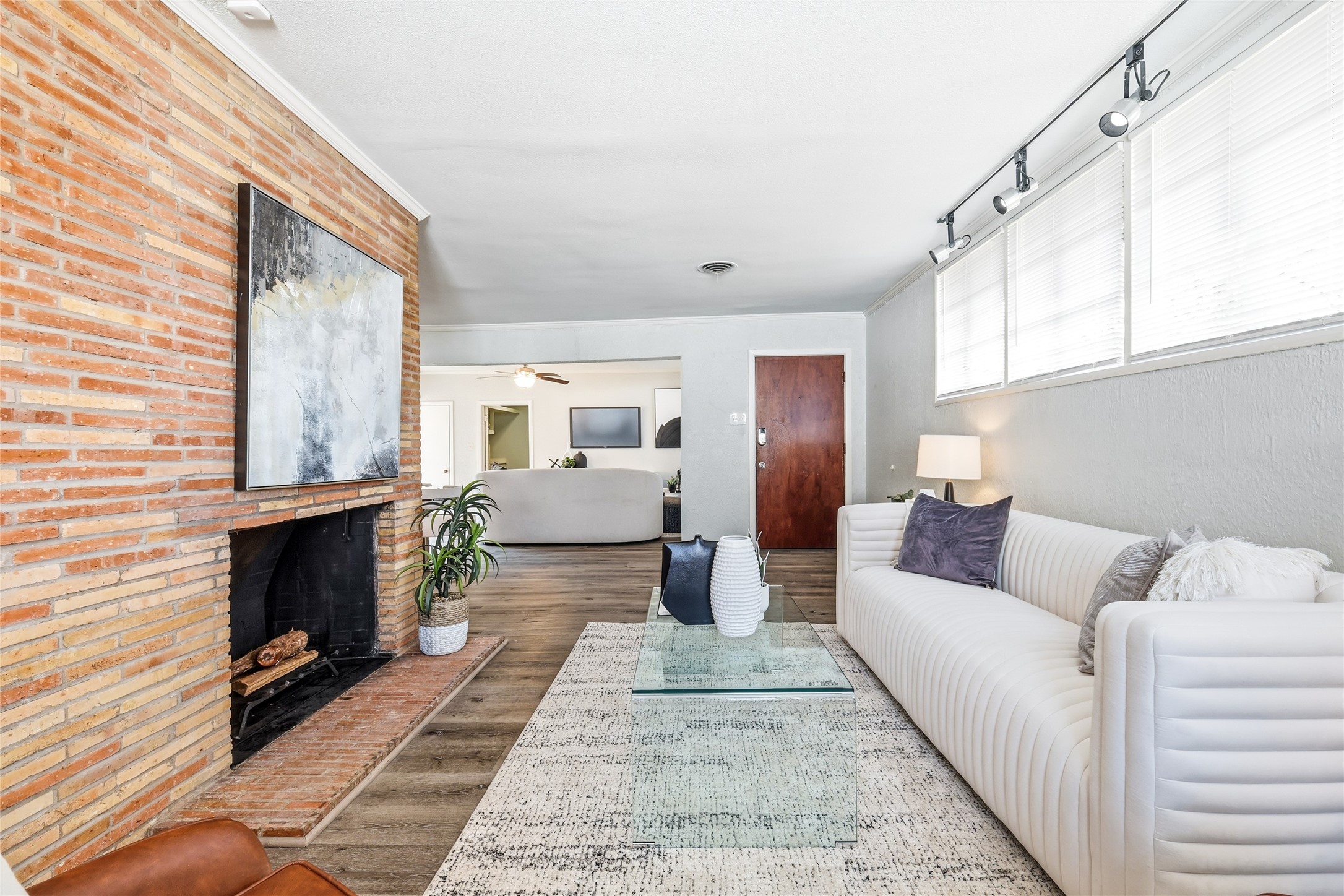 10208 Lake Gardens Drive