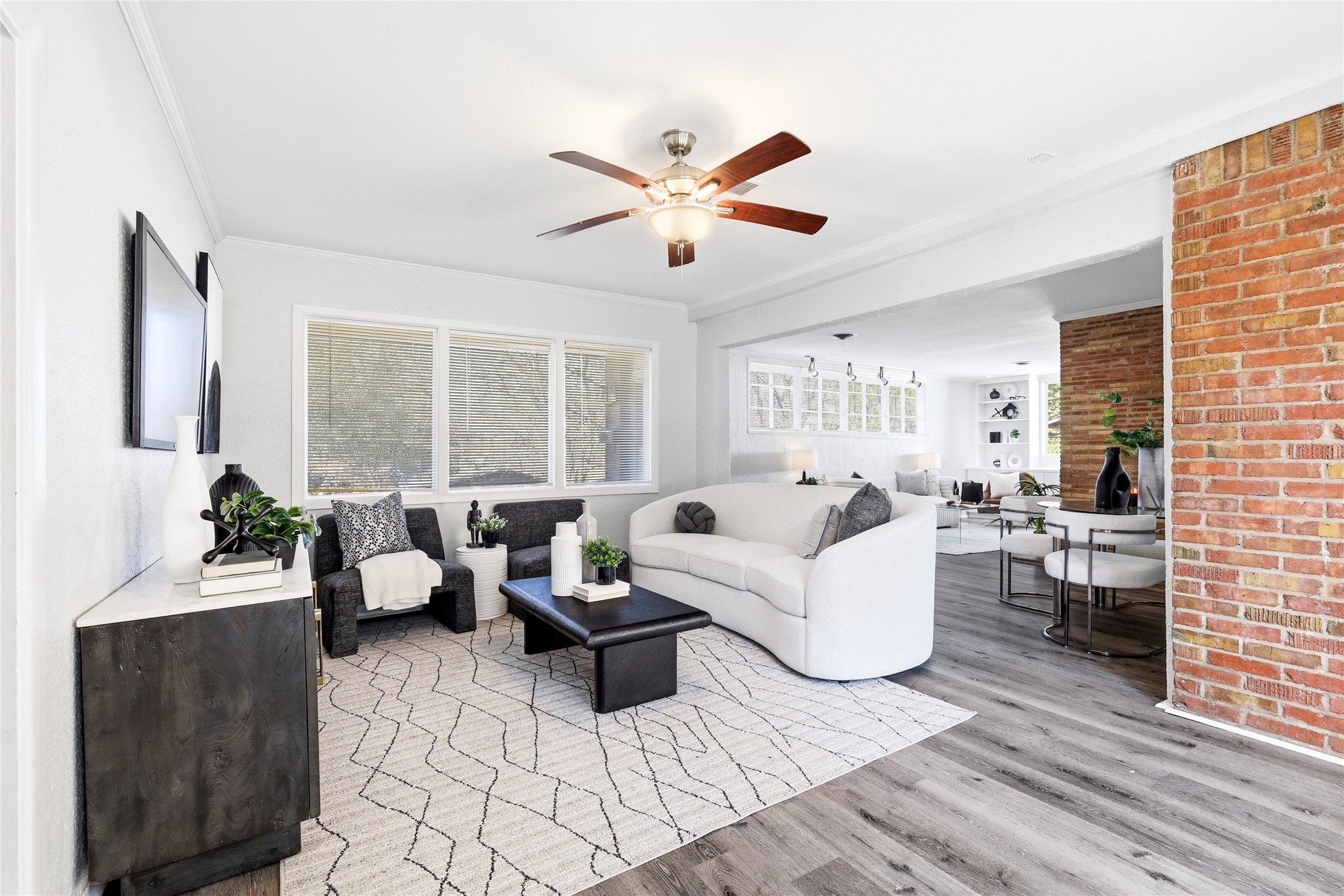 10208 Lake Gardens Drive