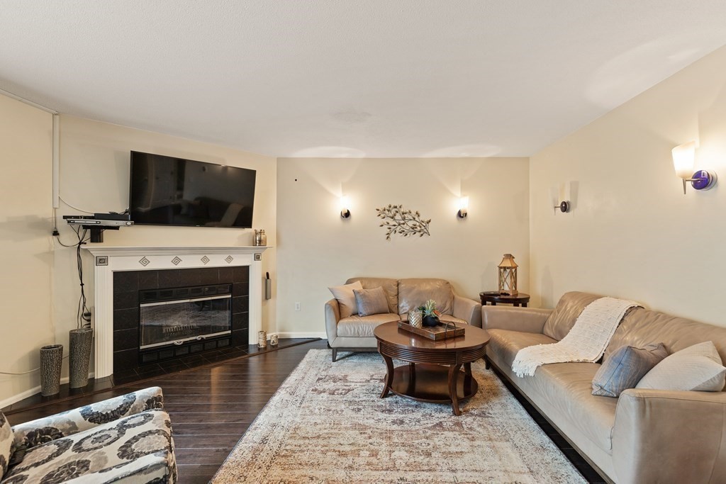 15 Oak Leaf Way Unit: 15