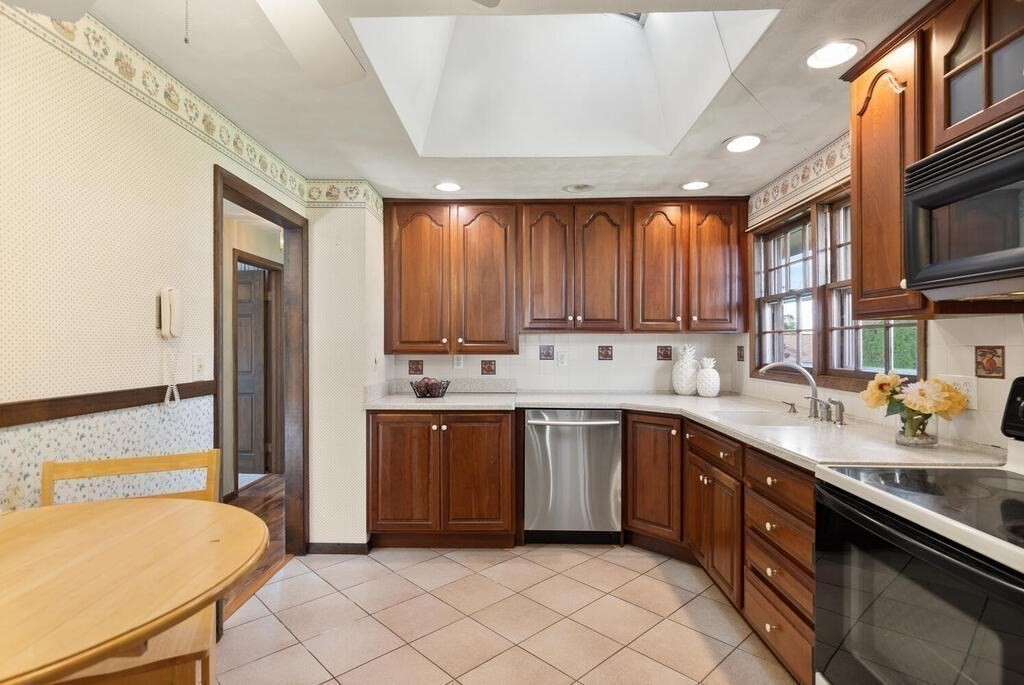3 Sherwood Ave