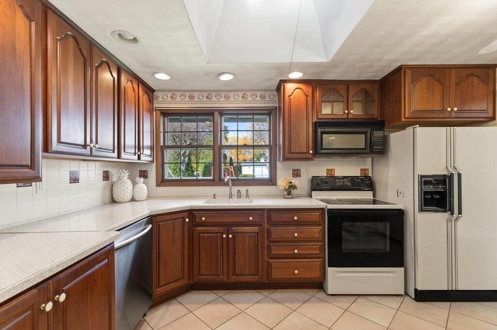 3 Sherwood Ave