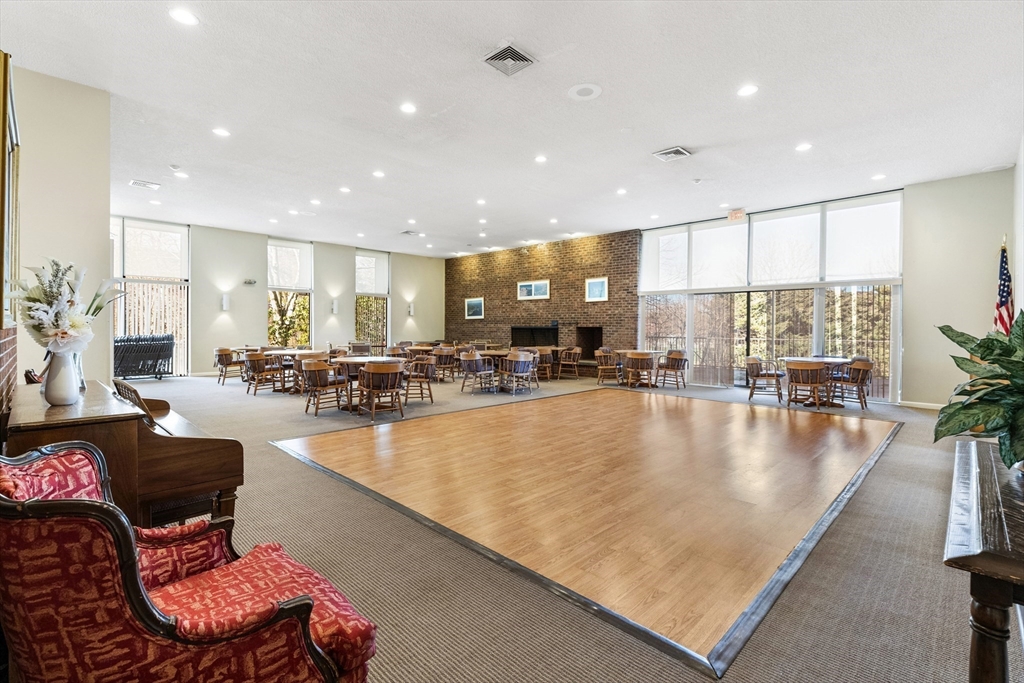 402 Paradise Rd Unit: PHQ