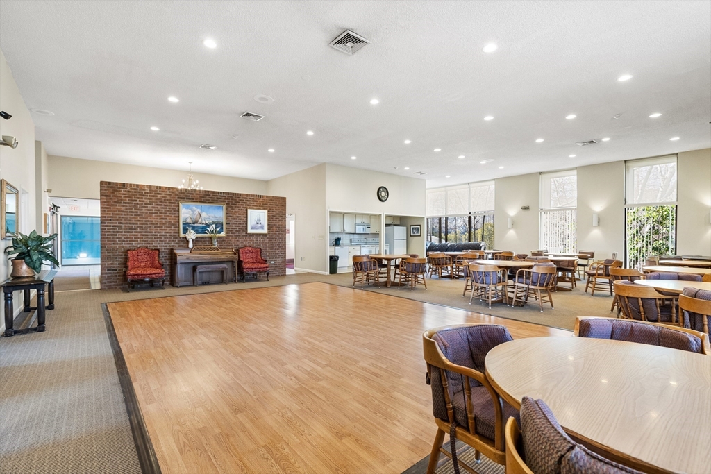 402 Paradise Rd Unit: PHQ