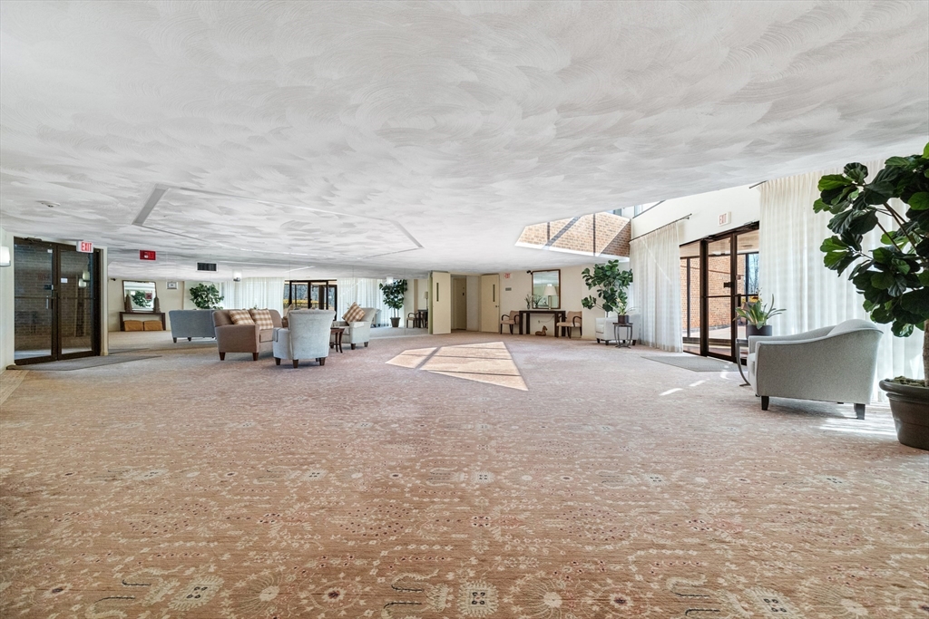 402 Paradise Rd Unit: PHQ